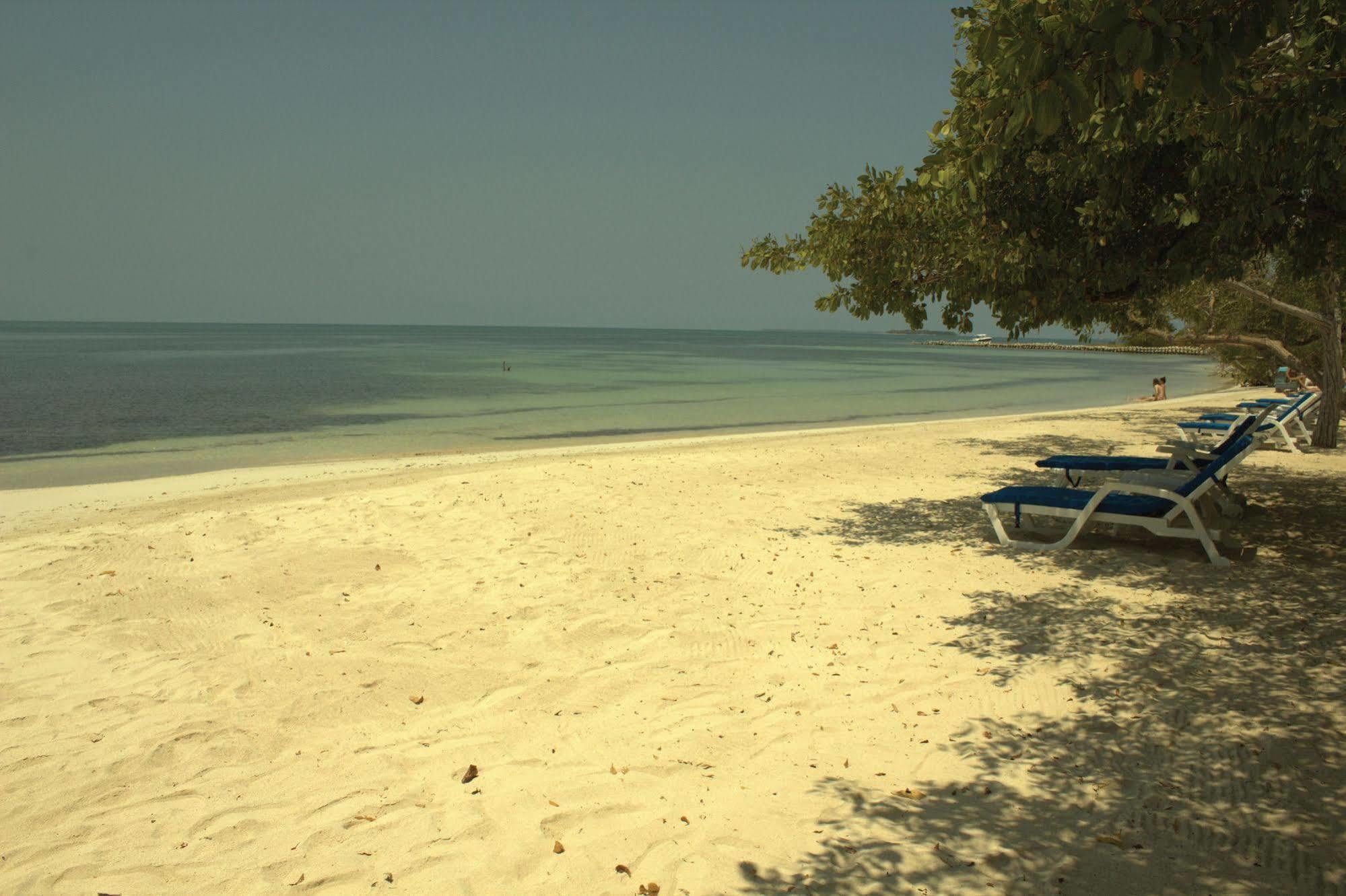 Sabai Beach Hotel Isla Barú Buitenkant foto