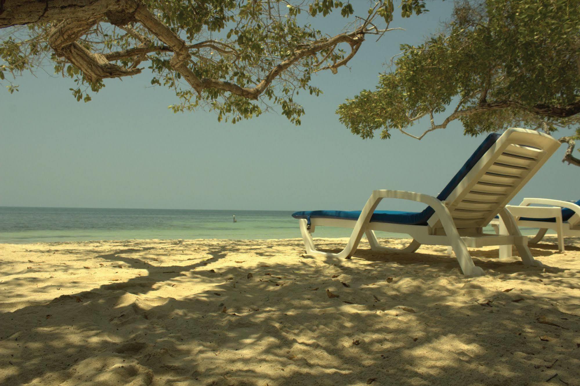 Sabai Beach Hotel Isla Barú Buitenkant foto